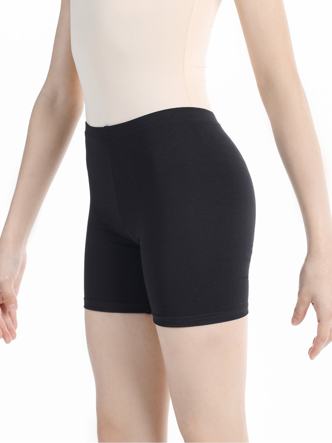 Шорты узкие до середины бедра