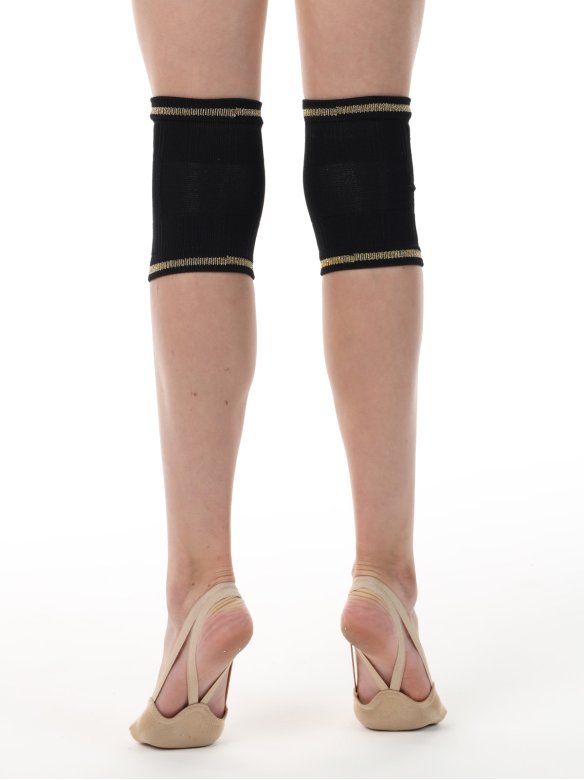Knitted knee pads black with gold