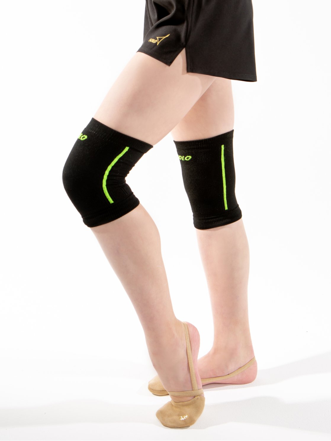 Наколенники вязаные черные с лаймовыми полосками