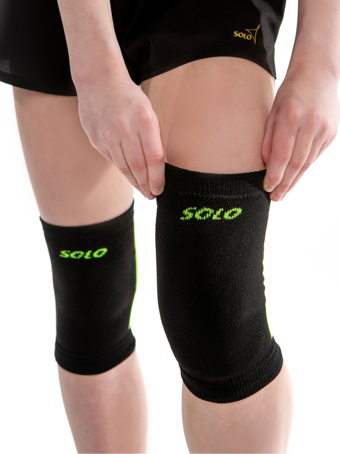 Наколенники вязаные черные с лаймовыми полосками