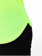 Майка с закрытыми лопатками из полиэфира желтая