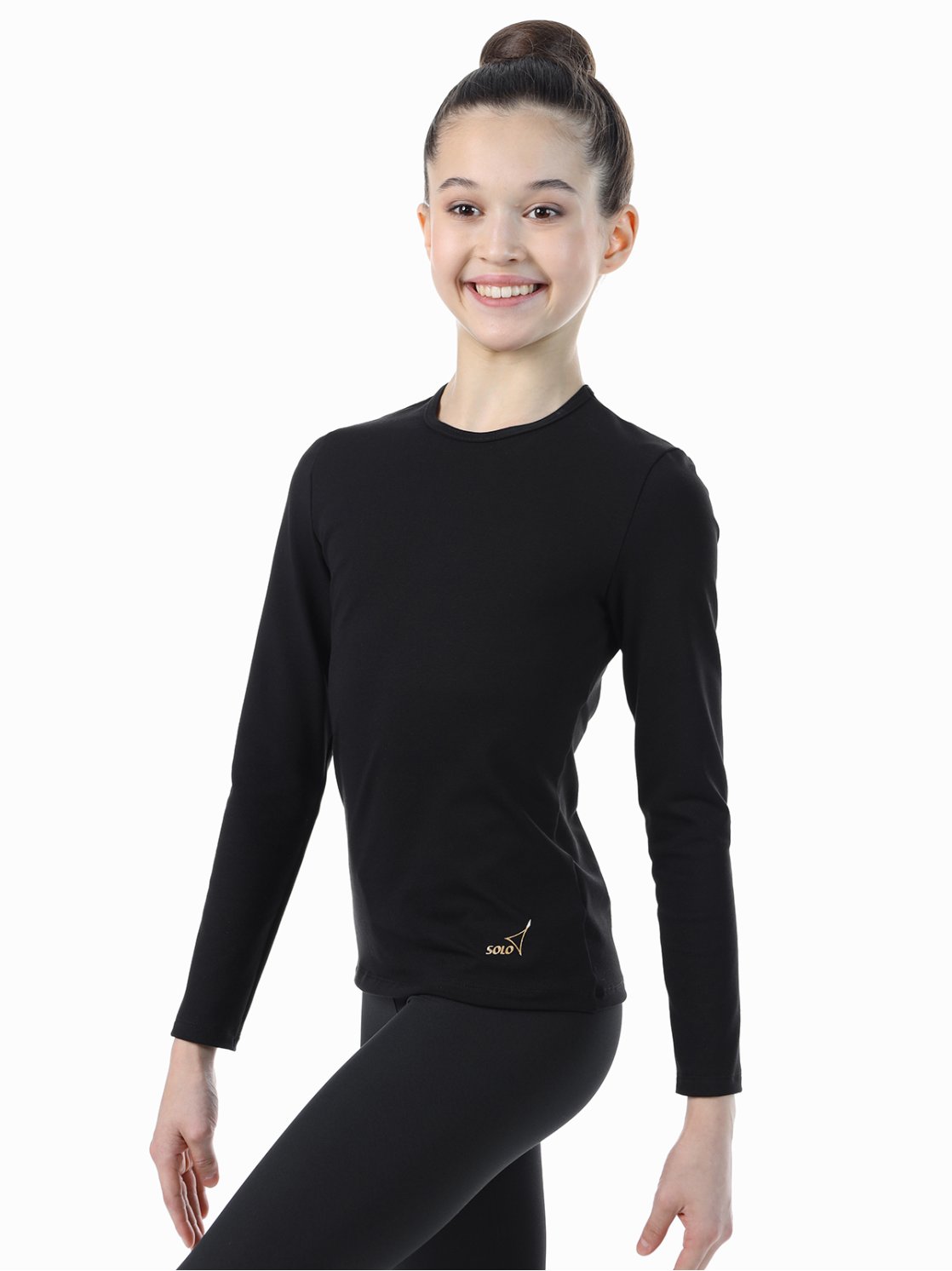 Black fitted T-shirt with long sleeves